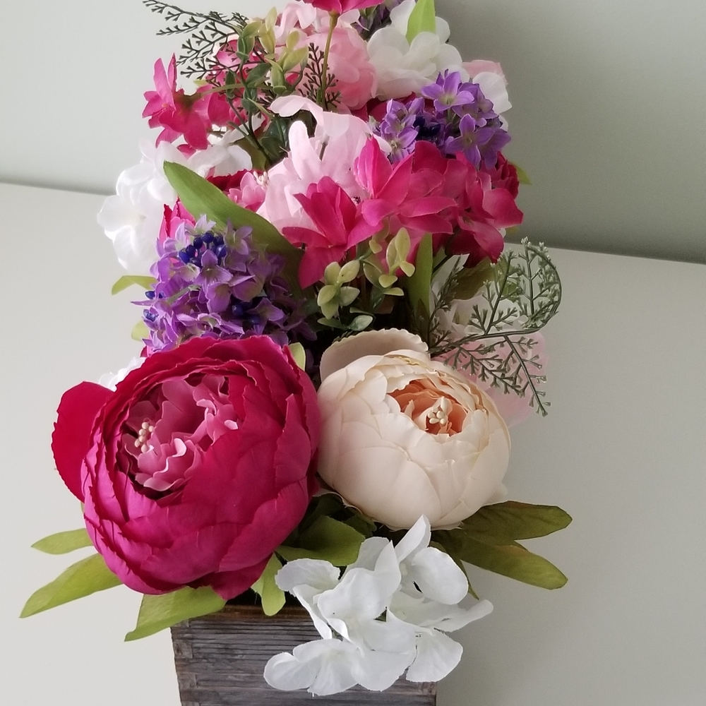 Spring Centerpiece - Picture 3 of 5